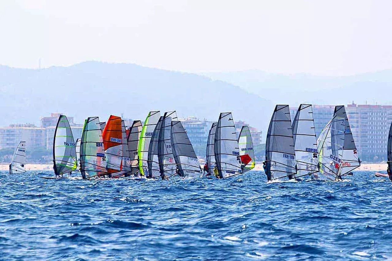 Доска для виндсерфинга Starboard Phantom Race 377L Carbon Reflex вид 2