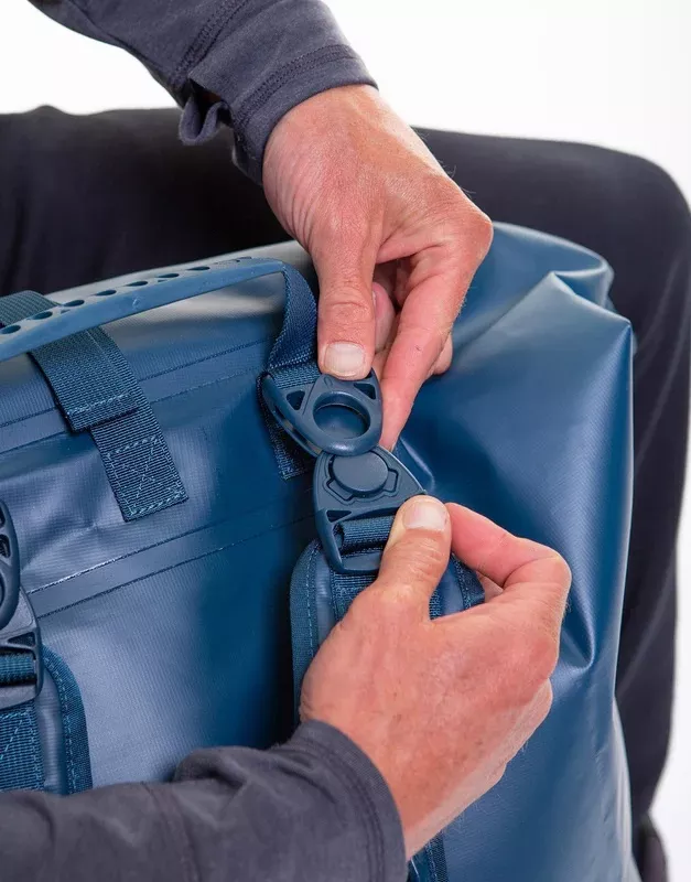 Гермомешок 60 литров RED ORIGINAL Roll Top Dry Bag V2 вид 3